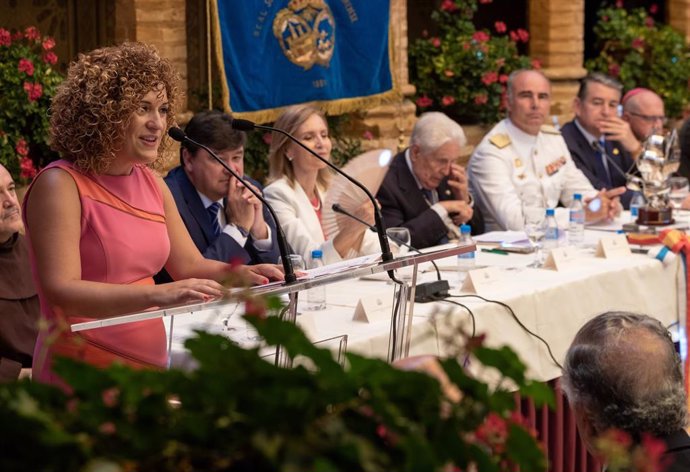 La presidenta de la Diputación de Huelva, María Eugenia Limón, durante su intervención en el acto de conmemoración del 530 aniversario de la salida de las carabelas descubridoras del nuevo mundo