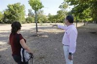 El Ayuntamiento de Córdoba realiza labores de desbroce en unos 140.000 metros cuadrados de zonas verdes
