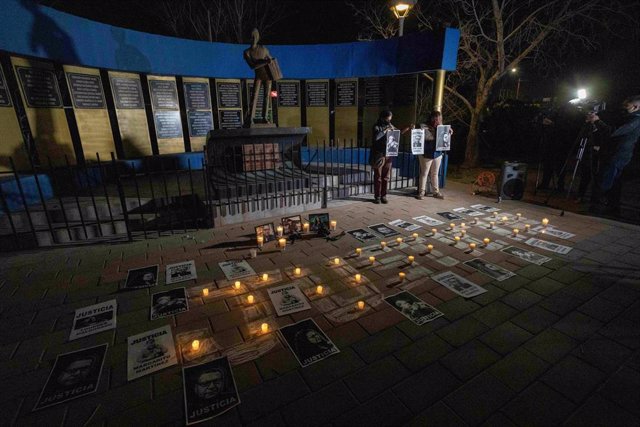 Archivo - Un velatorio por la muerte de periodistas en México