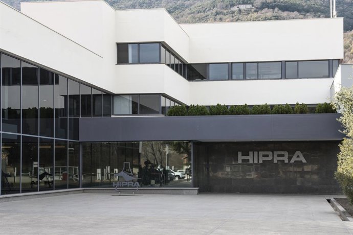 Archivo - Arxiu - Entrada de la seu d'Hipra, a 4 de gener de 2022, a Amer, Girona, Catalunya, (Espanya). La ministra de Cincia i Innovació ha visitat la seu d'Hipra per conixer el treball que realitzen en la farmacutica on investiguen, produeixen i c