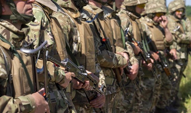  Nuevos reclutas del ejército ucraniano participan en un entrenamiento militar 