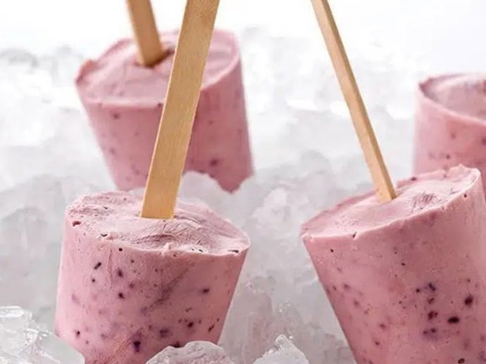 Helados caseros de fresa y yogurt