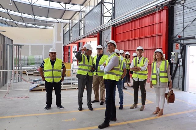 El portavoz del PSOE en la Asamblea de Madrid, Juan Lobato, visitando las instalaciones de la Fundación Laboral de la Construcción en Vicálvaro