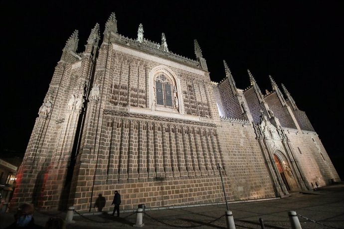 Archivo - Iluminación artística de San Juan de los Reyes.