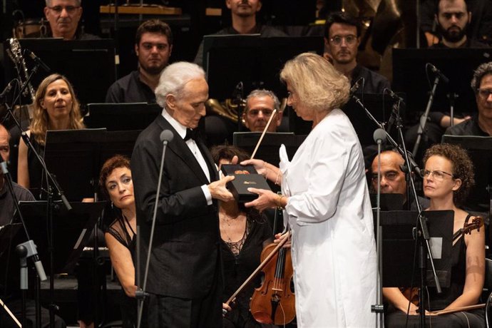 El tenor Josep Carreras recibe la Medalla de Honor del Festival de Peralada