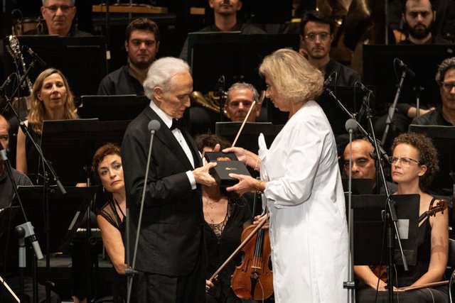 El tenor Josep Carreras rep la Medalla d'Honor del Festival de Peralada