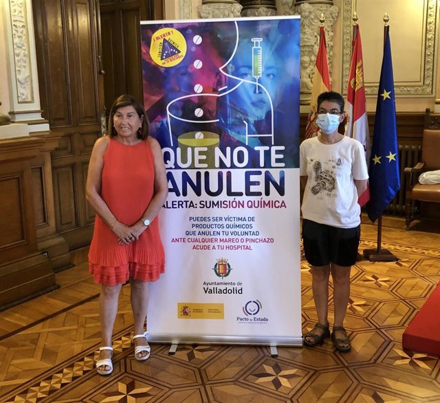 Victoria Soto (izquierda) y María José Juárez (derecha) presentan la campaña 'Que no te anulen'.