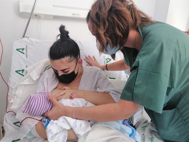 Un 95 por ciento de las mujeres que dan a luz en el Hospital de Jaén optan por la lactancia materna