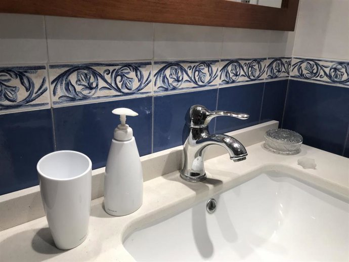 Archivo - Grifo de lavabo sin agua, en una imagen de archivo.