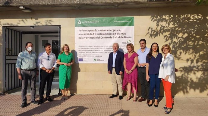 Imagen de archivo de la última visita de responsables de la Junta y municipales al centro de salud de Baeza
