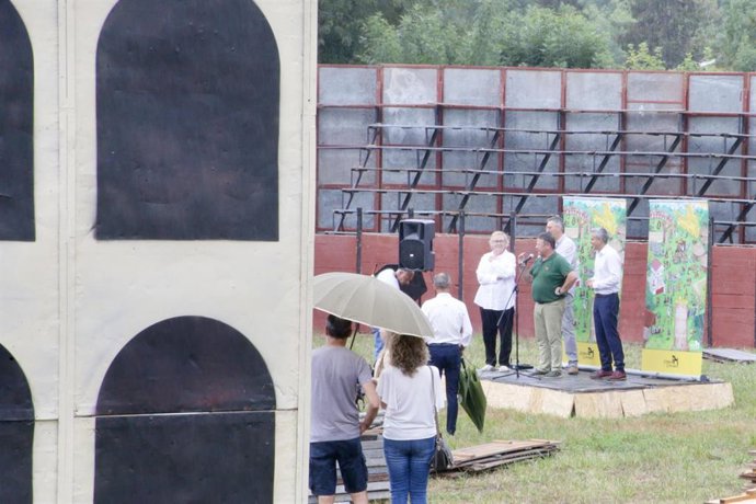 El vicepresidente, Pablo Zuloaga, en su visita al escenario de las Guerras Cántabras