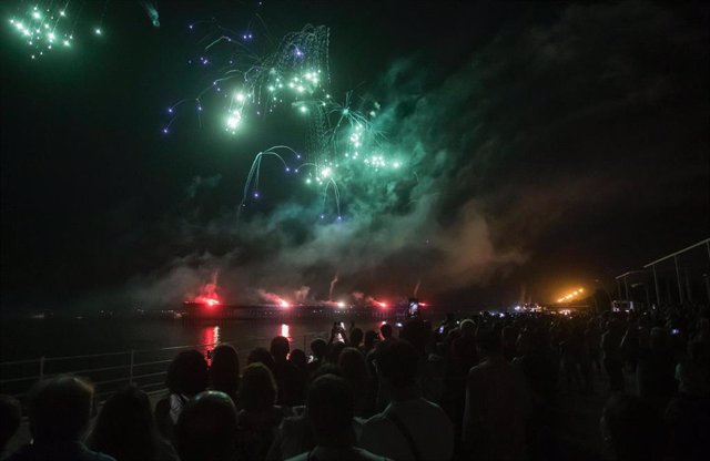 El espectáculo de fuegos artificiales clausuró las Fiestas Colombinas 2022.