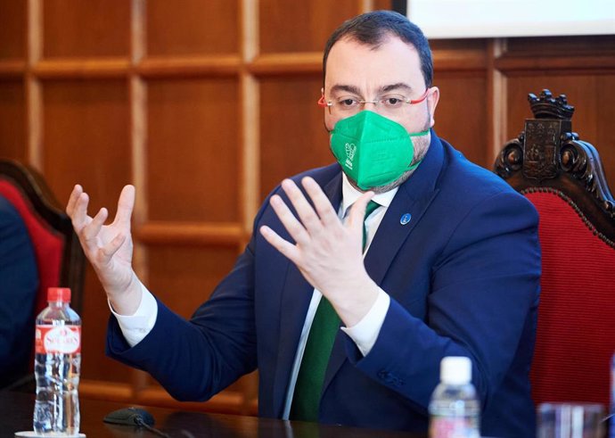 Archivo - El presidente de Asturias, Adrián Barbón