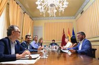 Casi cinco millones para paneles digitales interactivos destinados a colegios e institutos