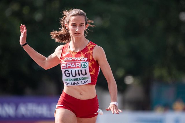 Archivo - La atleta española Elena Guiu en una prueba de 100 metros lisos