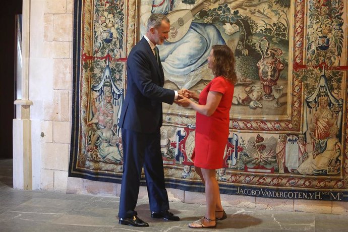 El Rey Felipe VI recibe en audiencia a la presidenta del Govern, Francina Armengol.