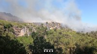 Los Bombers controlan el incendio de L'Alforja (Tarragona) y retiran sus helicópteros