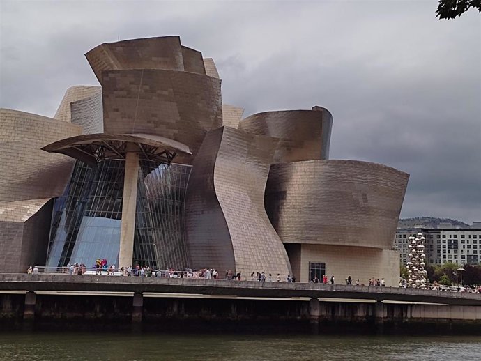 Jornada nubosa en Bilbao