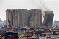 Varios silos se derrumban en el puerto de Beirut en el segundo aniversario de la explosión en la capital de Líbano