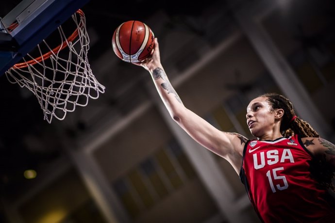 Archivo - Brittney Griner jugando con Estados Unidos