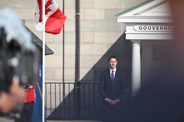 El Primer Ministro canadiense, Justin Trudeau, recibe al Papa Francisco frente a la Oficina del Gobernador de Quebec, en el marco de la visita papal a Canadá.