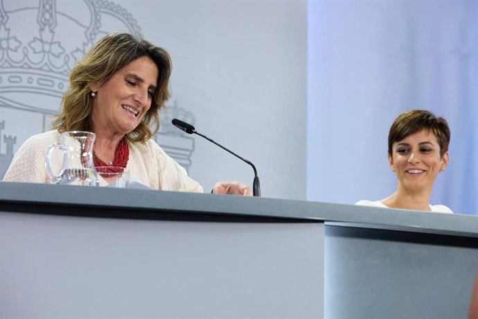 La vicepresidenta tercera i ministra per a la Transició Ecolgica i el Repte Demogrfic, Teresa Ribera, i la ministra Portaveu Isabel Rodríguez