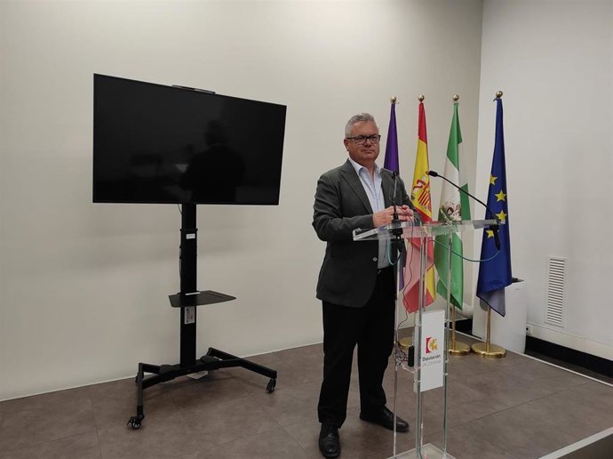 Esteban Morales en una rueda de prensa.