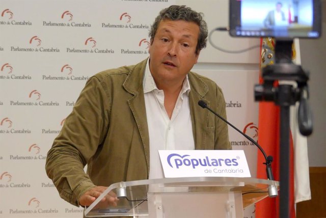 Iñigo Fernández, portavoz del PP en el Parlamento de Cantabria