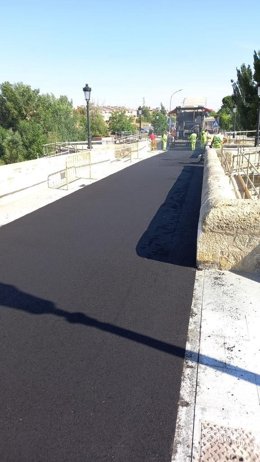 Obras en el puente sobre el Pisuerga en Cabezón.