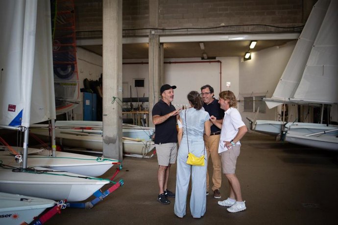 El primer teniente de alcalde del Ayuntamiento de Barcelona, Jaume Collboni, durante su visita al Centre Municipal de Vela