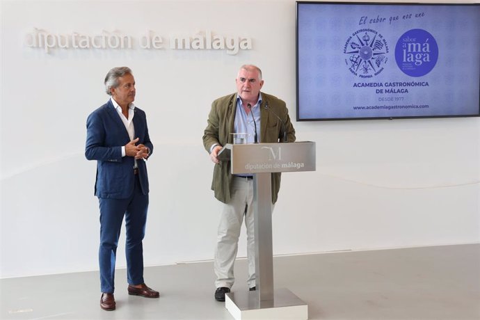 El vicepresidente cuarto de la Diputación, Manuel Marmolejo, junto al presidente de la Academia Gastronómica de Málaga, Manuel Tornay