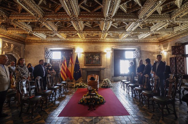 La capilla ardiente del científico Santiago Grisolía en el Palau de la Generalitat, fallecido este jueves a los 99 años.