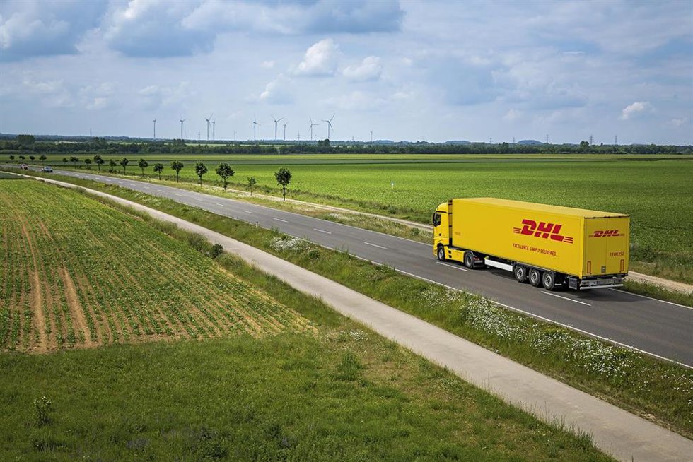 Archivo - Camión de DHL