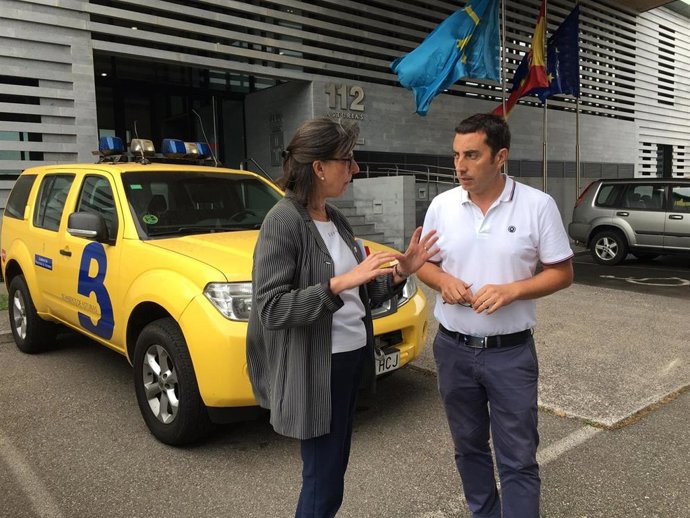 La Viceconsejera De Medio Ambiente Y Cambio Climático, Nieves Roqueñí, Y El Alcalde De Llanera, Gerardo Sanz.