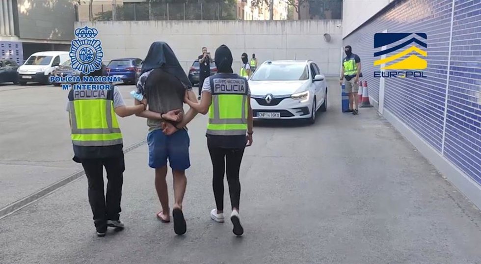 Archivo - Detención de un yihadistas en Mataró (Barcelona) con formación militar y experiencia en combate que regresaba de Siria.