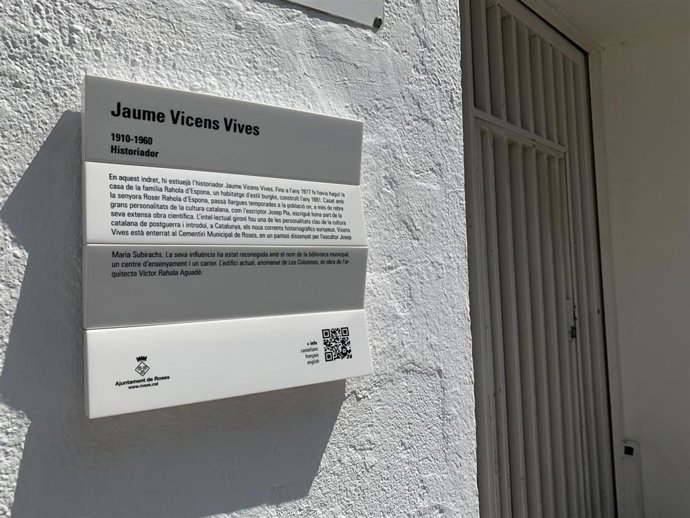 Placa conmemorativa en memoria de Jaume Vicens Vives