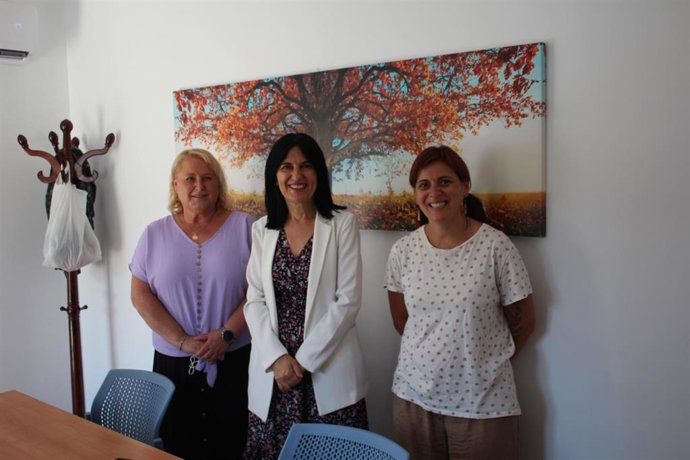 Visita de la subdelegada del Gobierno en Granada, Inmaculada López Calahorro, al centro de atención social de la Fundación Amaranta