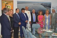 El Club Marítimo de Huelva entrega su emblema al almirante de la Flota Española