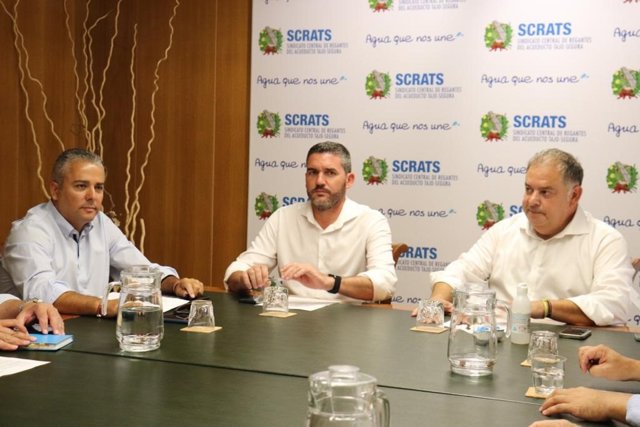 Reunión del el diputado regional y secretario ejecutivo de Agua del PPRM, Jesús Cano ; el consejero de Agua, Antonio Luengo; y el presdente del Scrats, Lucas Jiménez