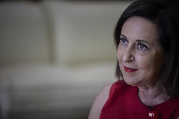 La ministra de Defensa, Margarita Robles, durante una entrevista para Europa Press en la sede ministerial, a 2 de agosto de 2022, en Madrid (España). Nacida en León en 1957, Robles es juez de carrera y ocupó sus primeras plazas en Balaguer (Lleida) y Sa