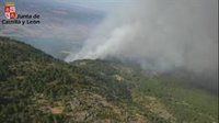 La Comunidad envía un helicóptero y una brigada helitransportada al incendio de Santa Cruz del Valle (Ávila)