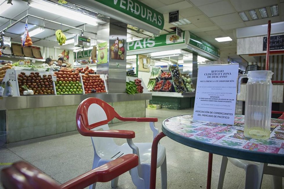 Una mesa en uno de los pasillos del Mercado Municipal de Pacífico, en el distrito de Retiro