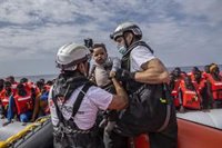 El 'Geo Barents' de MSF completa el desembarco de casi 660 migrantes en el puerto de Tarento (Italia)
