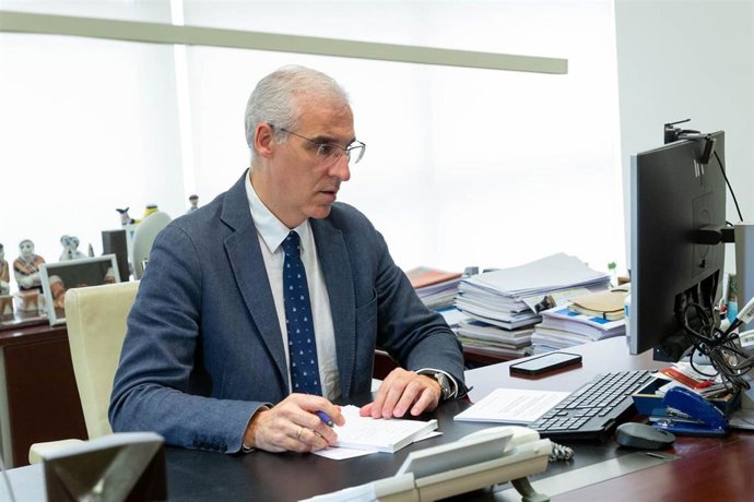 El vicepresidente primero, Francisco Conde, en su despacho. Archivo.  