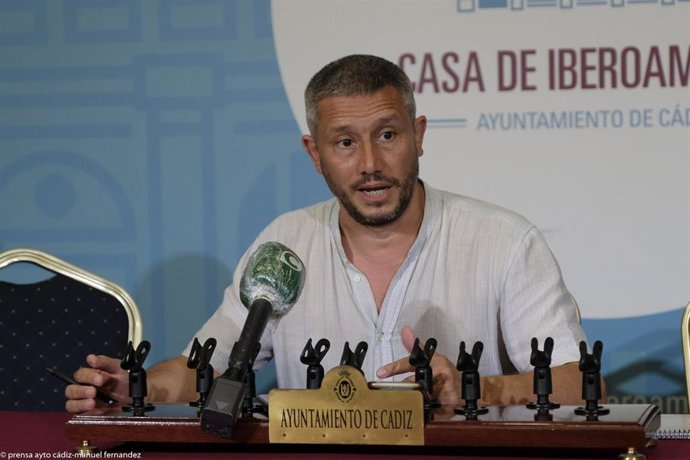 Archivo - Carlos Paradas, concejal de Fomento del Ayuntamiento de Cádiz, foto de recurso