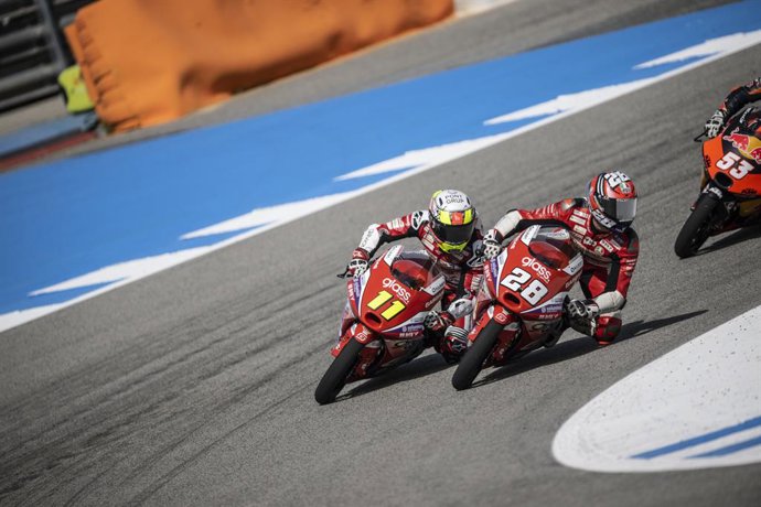 Archivo - 28 Guevara Izan (esp), Aspar team, GasGas, 11 Garcia Sergio (esp), Aspar team, GasGas, action during the Moto3 Gran Premio Red Bull de Espana, 6th round of the 2022 FIM MotoGP World Championship, on the Circuito de Jerez  Angel Nieto from Apr