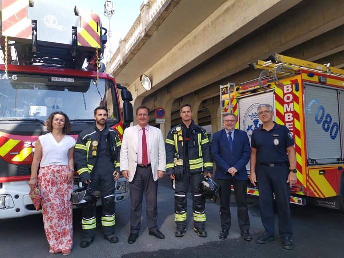 Ayuntamiento de Sevilla invierte 359.000 euros para nuevos equipos de intervención de los bomberos y mejoras en vestuarios