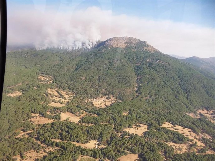 Estado del incendio de Santa Cruz del Valle a primera hora de la mañana.