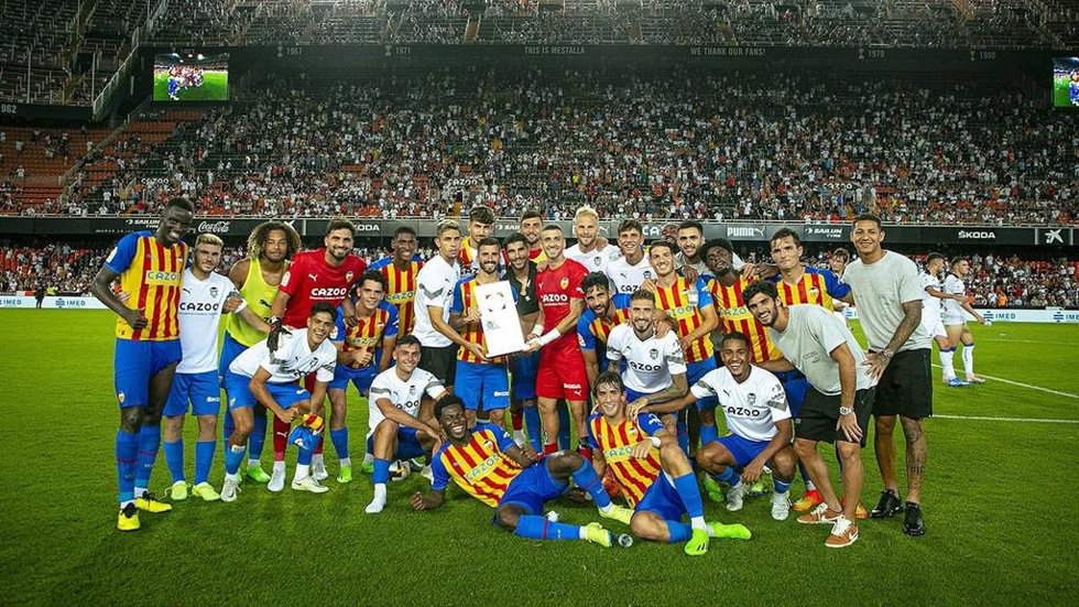 El Valencia se queda su Trofeu Taronja