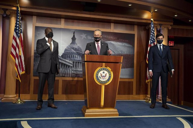 Archivo - El líder de los senadores demócratas de Estados Unidos, Chuck Schumer, en la sede del Senado en Washington